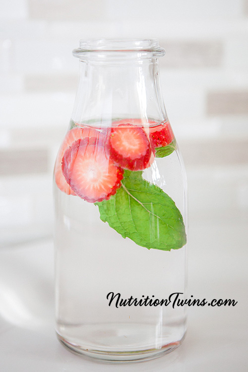 0012_NutritionTwins-infusedwater-detox-strawberry-blackberry-blueberry-raspberry-mint-logo