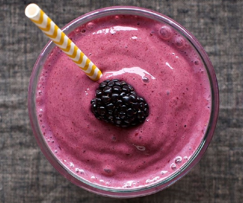 Super Berry Weight Loss Smoothie - Nutrition Twins